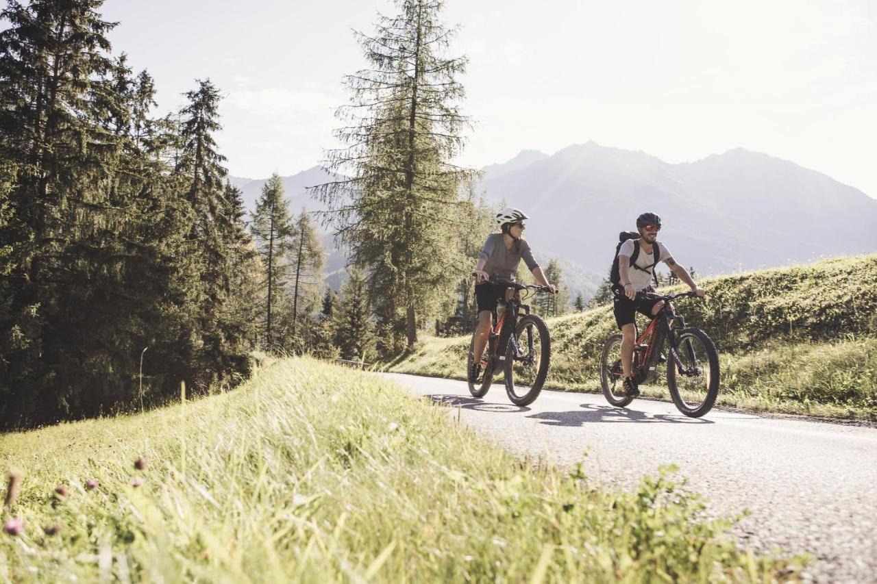 Hotel Johanna Mitten Im Oetztal ウムハウゼン エクステリア 写真