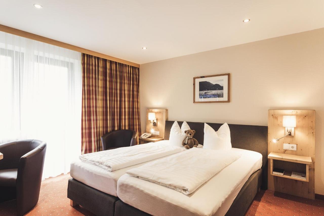 Hotel Johanna Mitten Im Oetztal ウムハウゼン エクステリア 写真