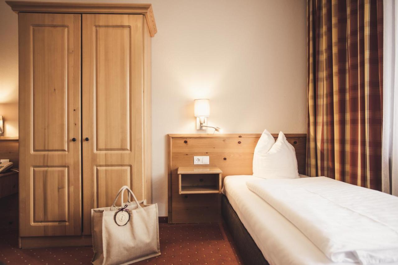 Hotel Johanna Mitten Im Oetztal ウムハウゼン エクステリア 写真