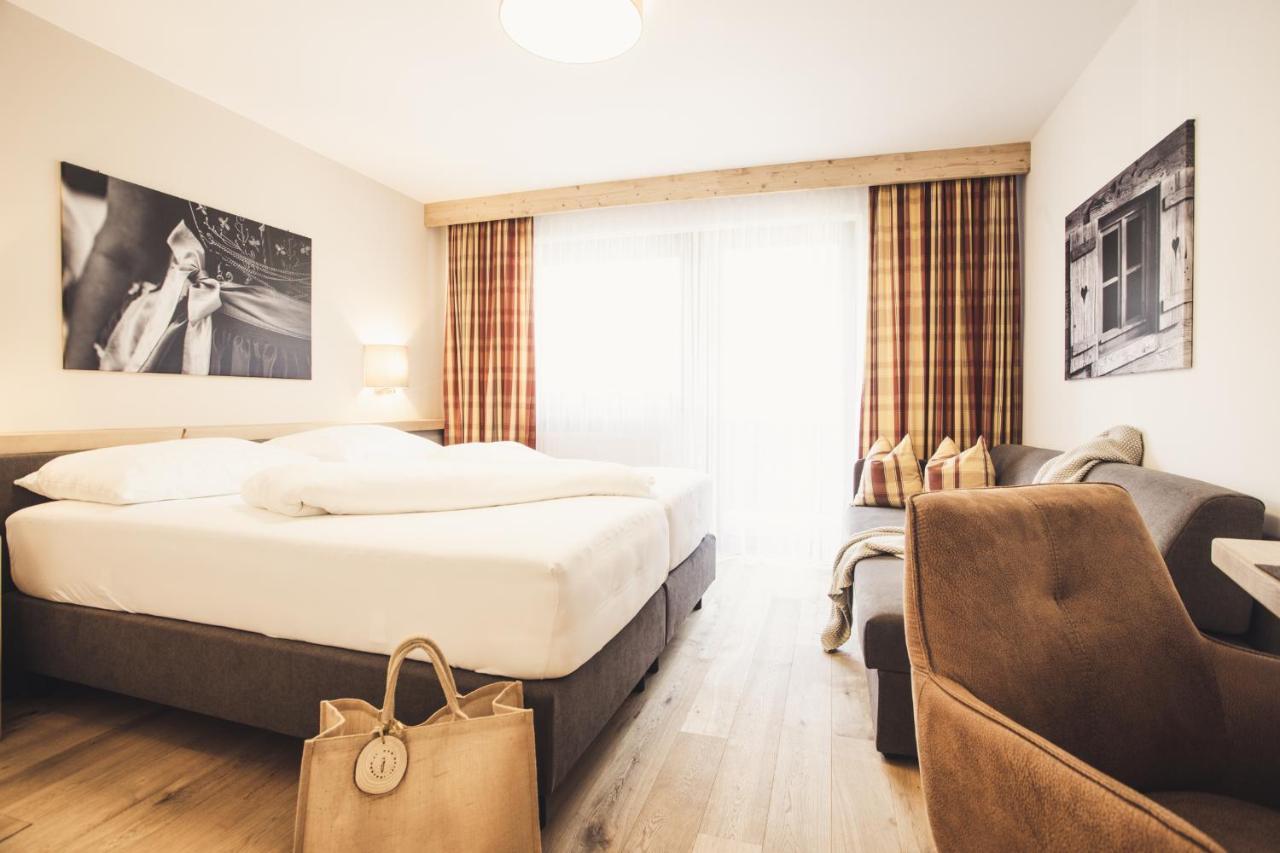 Hotel Johanna Mitten Im Oetztal ウムハウゼン エクステリア 写真
