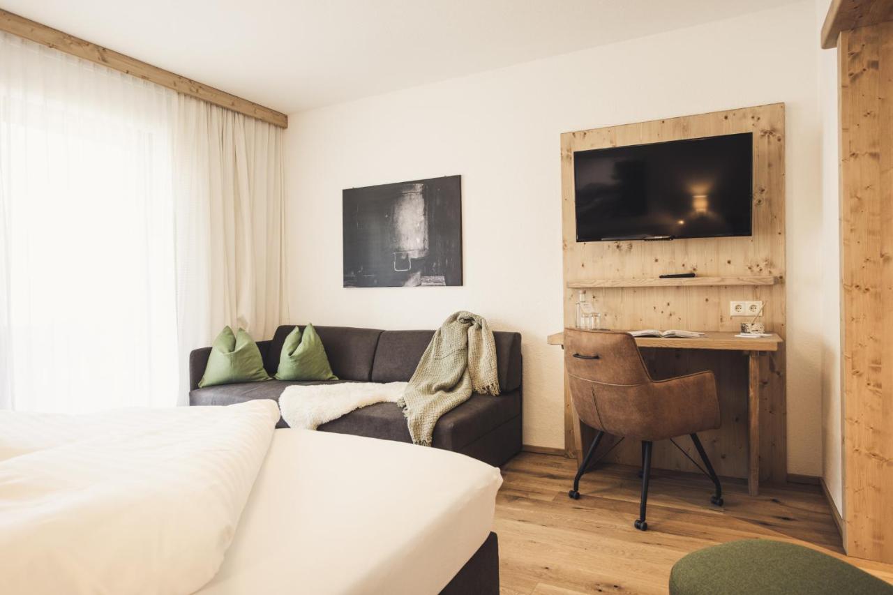 Hotel Johanna Mitten Im Oetztal ウムハウゼン エクステリア 写真
