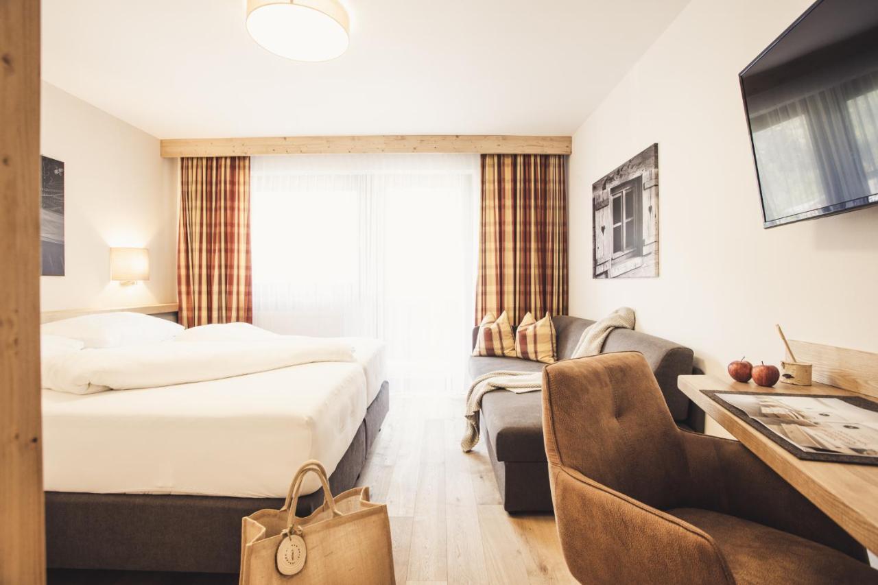 Hotel Johanna Mitten Im Oetztal ウムハウゼン エクステリア 写真