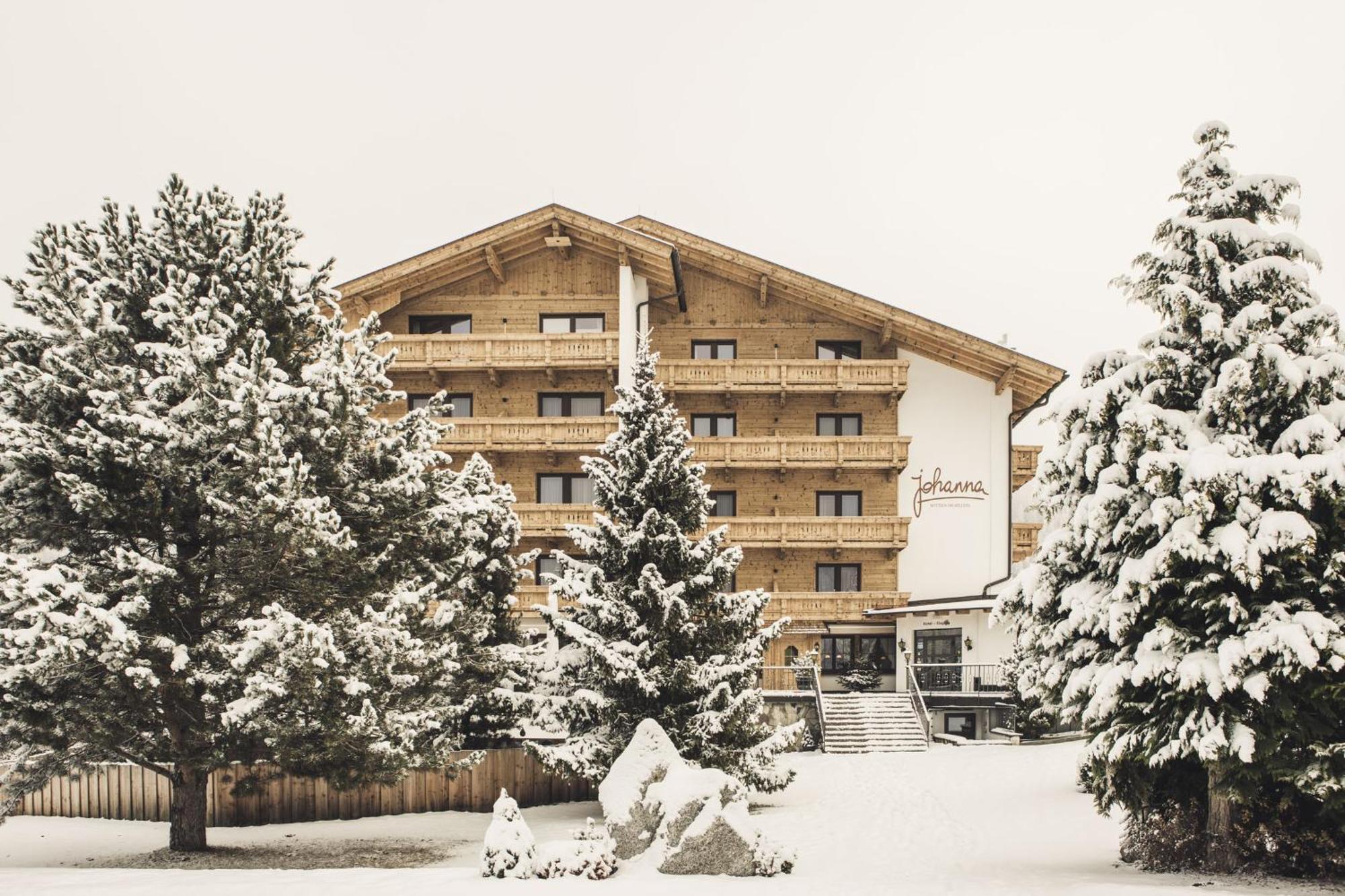 Hotel Johanna Mitten Im Oetztal ウムハウゼン エクステリア 写真